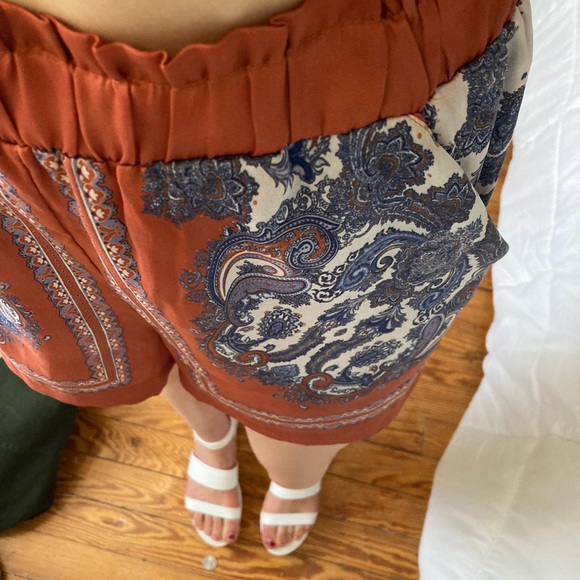 High wasted flowy shorts - Picture 3 of 5